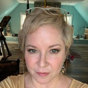 Meet your Posher, Cynthia